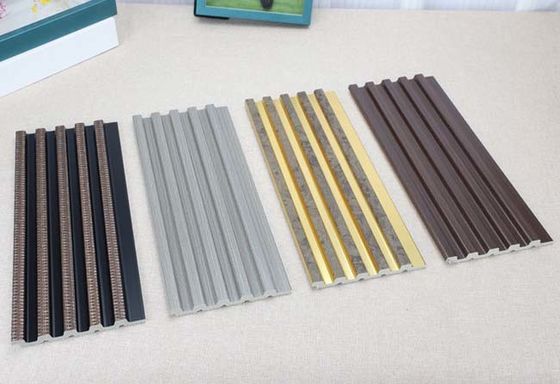 La parete scanalata in insonorizzata impermeabile di PS riveste il composto di pannelli di plastica di legno facile dell'installazione