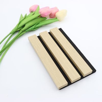 Pannello scanalato acustico del grano di legno insonorizzato per la decorazione interna