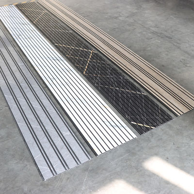 Pannello per soffitto in PVC decorativo per pareti Rivestimento murale in PVC commerciale Pannello murale interno Materiale murale durevole e facile da pulire