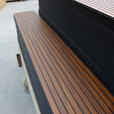 Pannello per soffitto in PVC decorativo per pareti Rivestimento murale in PVC commerciale Pannello murale interno Materiale murale durevole e facile da pulire