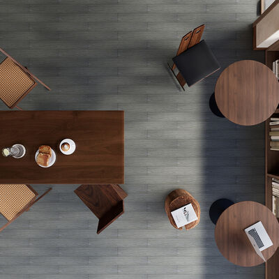 Adesivo autoadesivo per pavimenti in vinile con modelli realistici di legno o piastrelle per un aggiornamento rapido e facile della casa