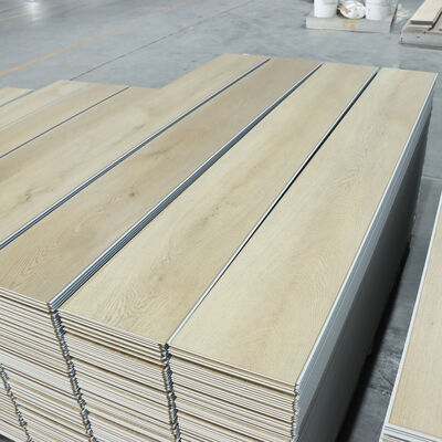 Formaldeide E0 SPC pavimenti PVC con materia prima calcarea Soluzione di pavimenti di durata superiore per applicazioni commerciali e residenziali