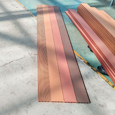 Sistema di pannelli murali esterni in WPC Composito in legno di plastica impermeabile per rivestimenti murali esterni