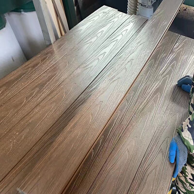 Pavimenti esterni in WPC resistenti alle intemperie.