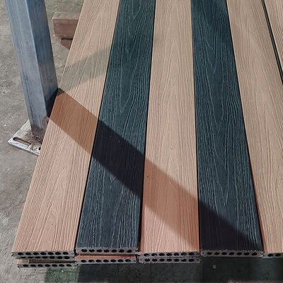 Pavimenti esterni in WPC resistenti alle intemperie.