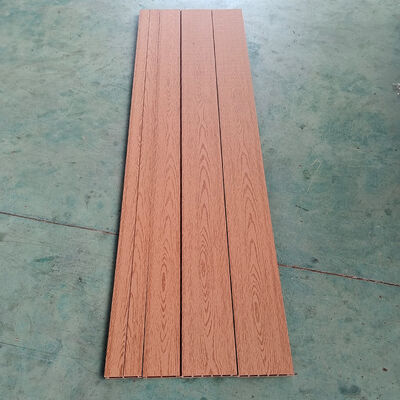 Co-estruso WPC Decking per pareti. Soluzione di pavimentazione in legno composito in plastica impermeabile per esterni.
