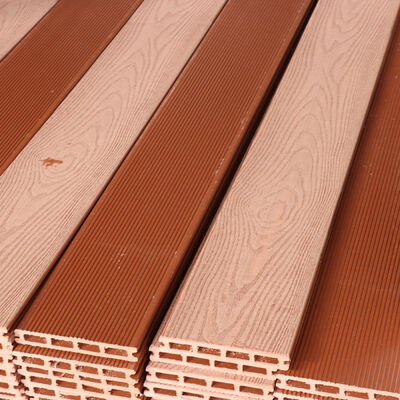 Co-estruso WPC Decking per pareti. Soluzione di pavimentazione in legno composito in plastica impermeabile per esterni.