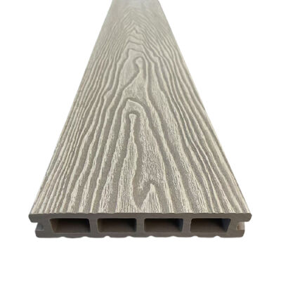 Pavimentazione esterna in materiale composito WPC cavo. Pavimento in legno di plastica a co-estrusione impermeabile colorato per progetti di giardino.