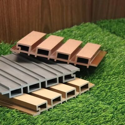 Pannello per pareti esterne per rivestimento esterno in Wpc per isolamento termico e acustico per esterni