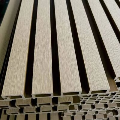 Decorazione esterna del rivestimento dei pannelli di parete acustici scanalati in PVC scanalato cavo 3D Wpc