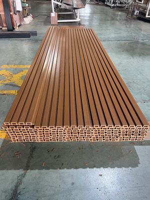 Pannelli murali in WPC composito ignifughi da esterno con incastro a linguetta e scanalatura, rivestimenti murali in PVC