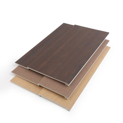 Pannello da parete impermeabile in WPC con venature del legno per una rapida installazione in casa e in ufficio