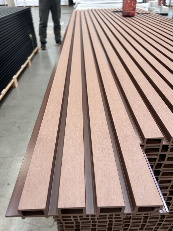 Pannello da parete esterno in composito di legno WPC ignifugo più venduto 219x26 stile co-estruso