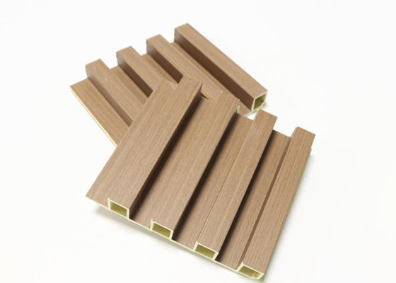 Pannelli di parete interni della decorazione interna del pannello di parete del grano della laminazione del legno WPC di colore