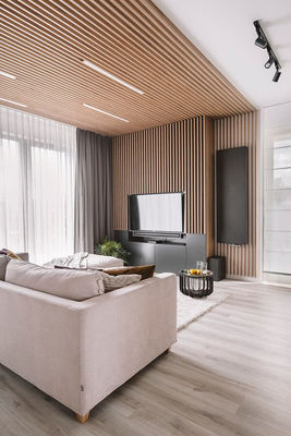 I grani di legno di legno hanno laminato il pannello di parete interno di WPC per la decorazione dell'interno