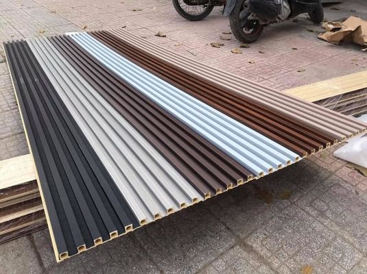 Il pannello di parete di legno del PVC WPC del grano ha scanalato nel pannello di parete dei pannelli di parete WPC 3D