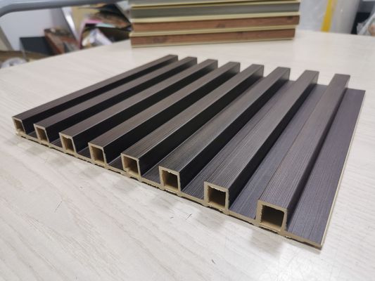 Il pannello di parete di legno del PVC WPC del grano ha scanalato nel pannello di parete dei pannelli di parete WPC 3D