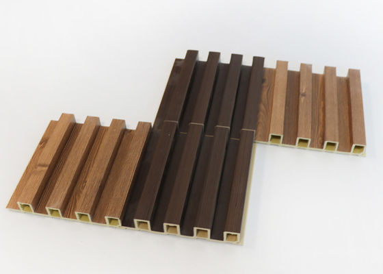 Il legno dell'interno della decorazione ha scanalato nei pannelli di parete composito di WPC 160mm x 24mm impermeabili