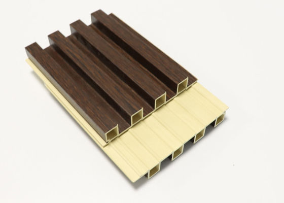 Rapidamente installi il rivestimento a prova di fuoco del pannello di parete di WPC per le decorazioni interna 192mm x 14mm