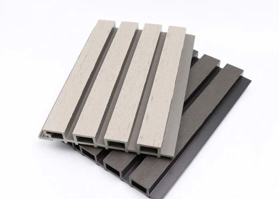 Il pannello di parete esterna composito di plastica di legno Co ha espulso pannello di rivestimento scanalato in di WPC