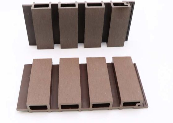 Il pannello di parete esteriore del giardino composito di plastica WPC WPC impermeabile ha scanalato nel pannello di parete