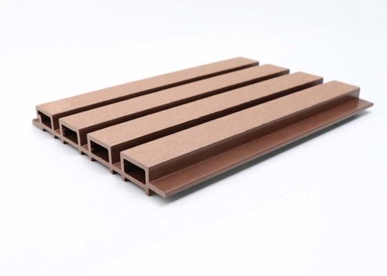 Il pannello di parete esteriore del giardino composito di plastica WPC WPC impermeabile ha scanalato nel pannello di parete