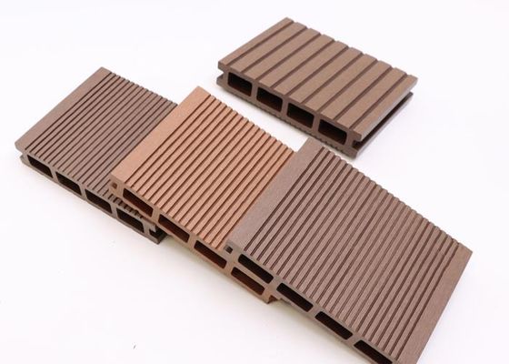 Progettazione moderna dell'installazione facile di Decking 18mm del giardino WPC della pavimentazione della struttura del pellame