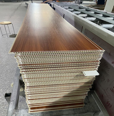 Interno di plastica laminato decorativo del pannello di parete dei pannelli per soffitti 25cm del PVC di legno