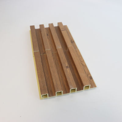 Rivestimento ricoprente composito di plastica scanalato in del PVC di WPC di parete del pannello di legno dell'interno interno della decorazione