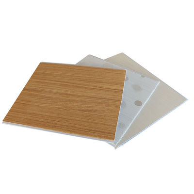 La parete interna decorativa impermeabile ed i pannelli per soffitti del PVC hanno laminato