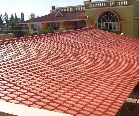 La resina sintetica U modella il rivestimento variopinto ceramico solare delle mattonelle di tetto