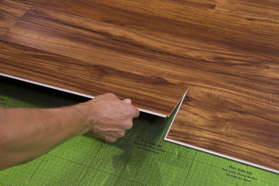 La pavimentazione impermeabile 4mm SPC di 5mm SPC clicca le piastrelle per pavimento di plastica del pavimento