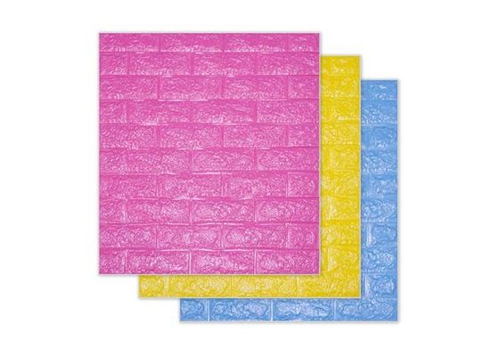 Autoadesivo bianco della parete della schiuma del PE 3D dei pannelli di parete del PE 70x77cm per la decorazione domestica