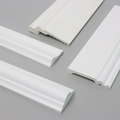 Battiscopa di pavimentazione bianca decorativa 2.8m della parete di progettazione di legno del bordo di bordatura del PVC PS