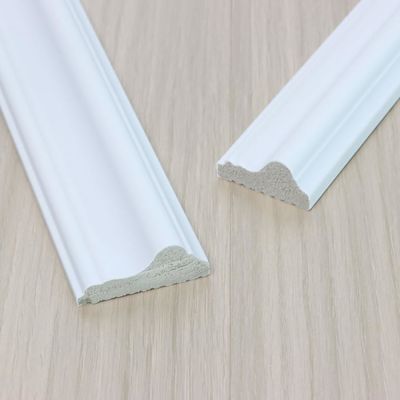 Battiscopa di pavimentazione bianca decorativa 2.8m della parete di progettazione di legno del bordo di bordatura del PVC PS