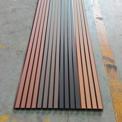 pannelli di parete a fiocco in WPC coestrusione esterna rivestimento di parete composito in legno di plastica