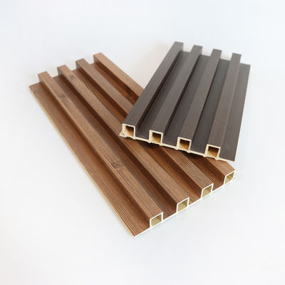 Rivestimento ricoprente composito di plastica scanalato in del PVC di WPC di parete del pannello di legno dell'interno interno della decorazione
