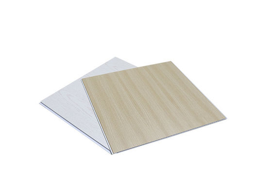 Bordo della parete scanalato in rivestimento composito di plastica di legno dell'interno del rivestimento del PVC del pannello per soffitti del PVC
