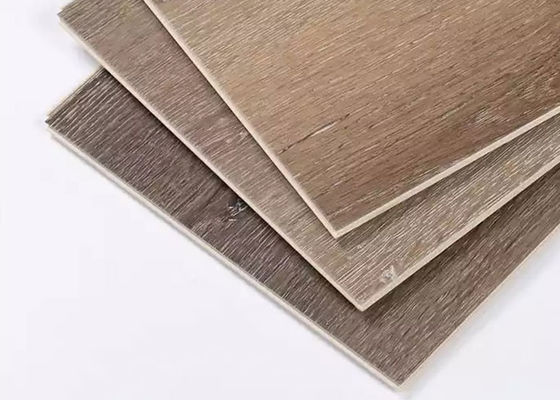 Pavimentazione di legno impermeabile a prova di fuoco della serratura del PVC di colore per la decorazione domestica