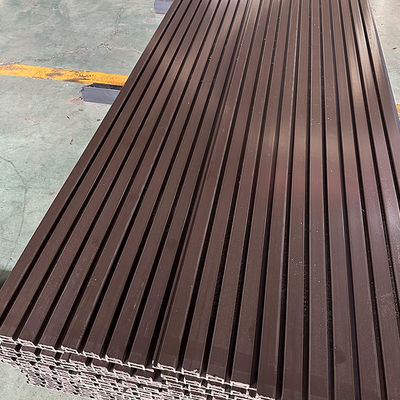 pannelli di parete a fiocco in WPC coestrusione esterna rivestimento di parete composito in legno di plastica